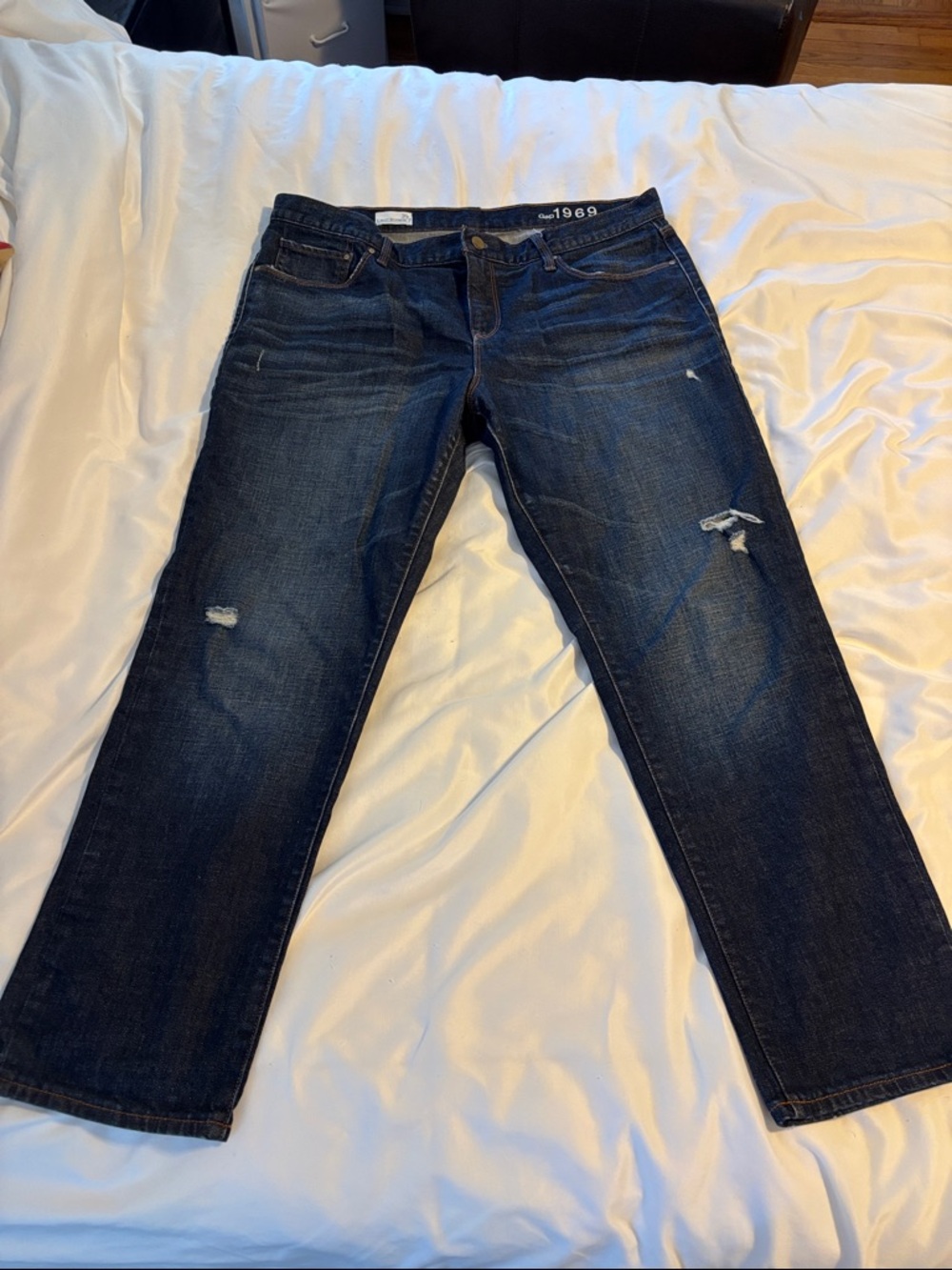 Gap 1969 sexy boyfriend Women's Dark Blue Distressed Straight Jeans